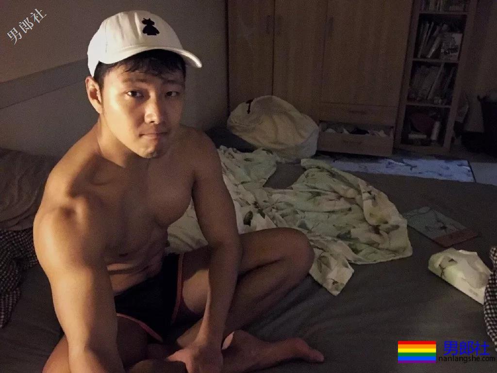 第一翘臀网红！男摄影师最爱的D杯公狗腰小狼狗！ - 51虹马