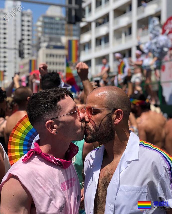 25万人庆祝中东最盛大的骄傲节 - 51虹马