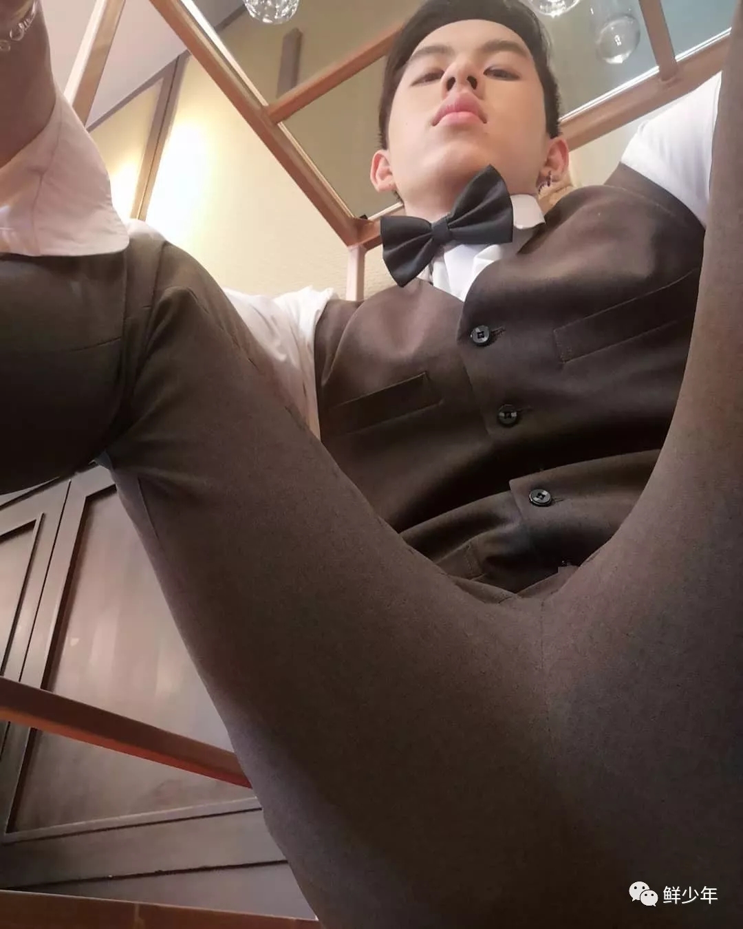 健身后台只穿小裤裤的肌肉男们，还拍片？ - 51虹马