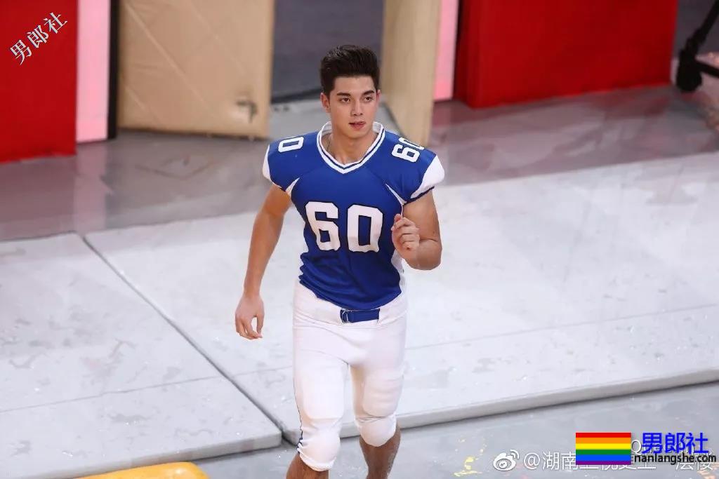 登湖南卫视穿紧身服落水的广州体育生，请收下我的可以！ - 51虹马