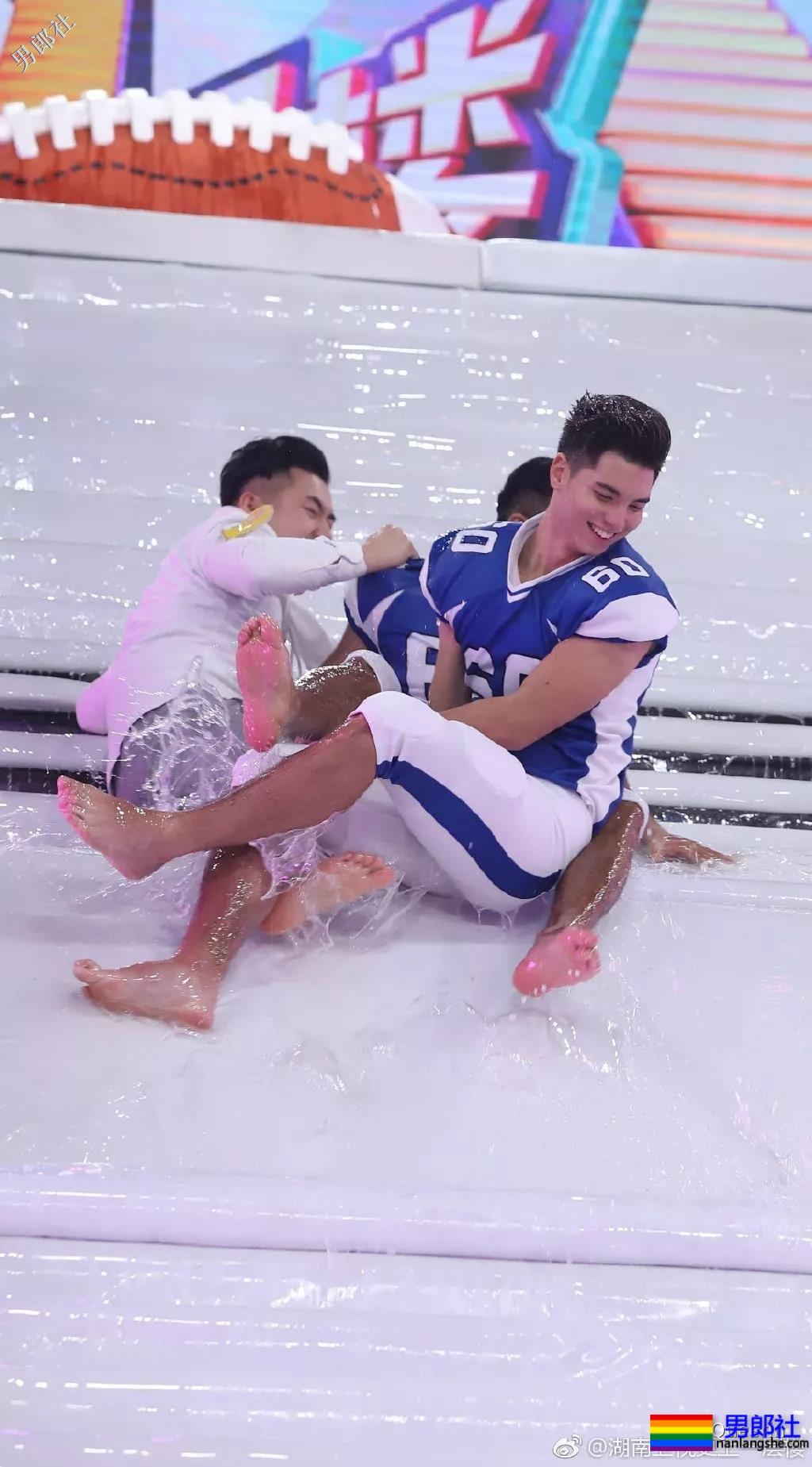 登湖南卫视穿紧身服落水的广州体育生，请收下我的可以！ - 51虹马