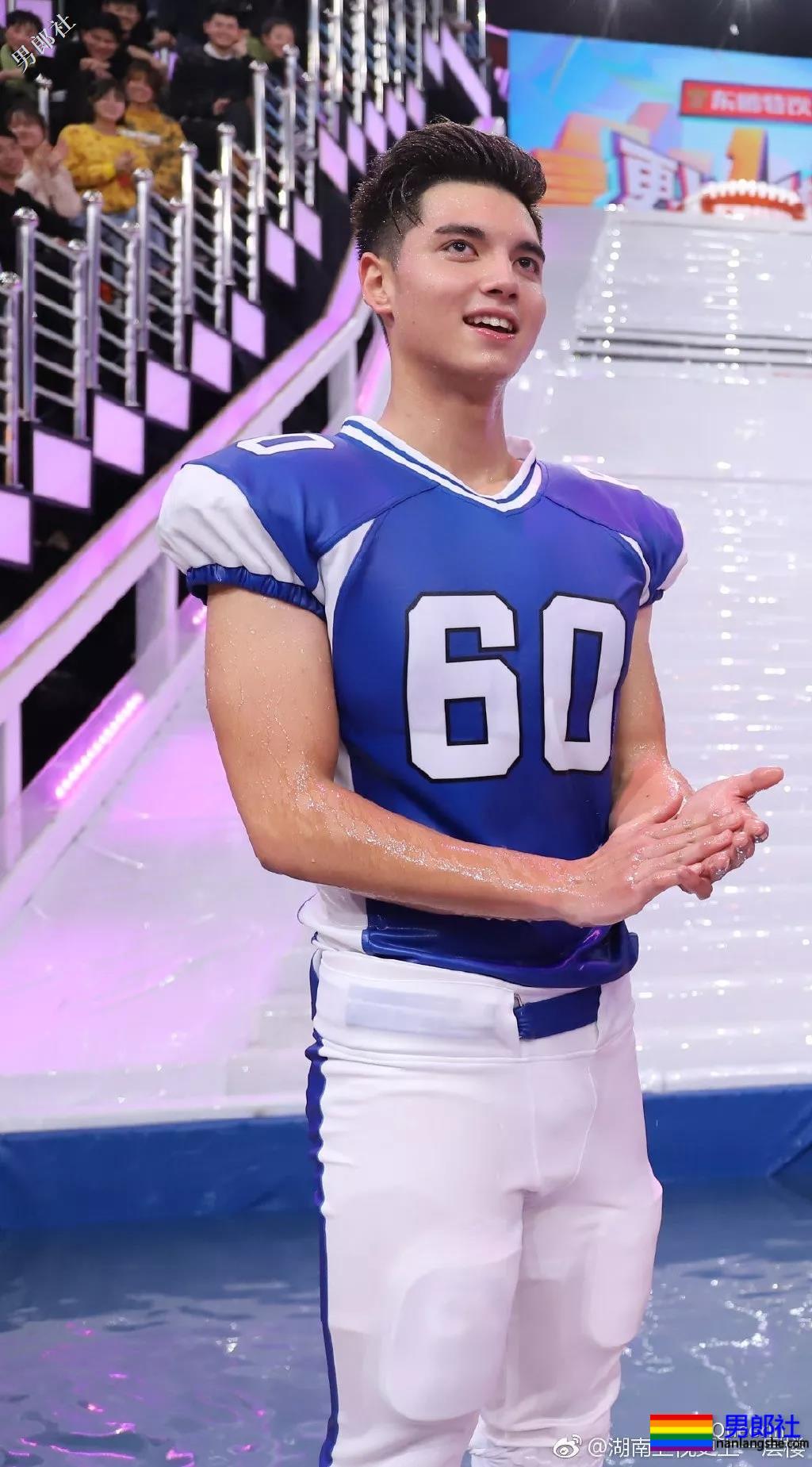 登湖南卫视穿紧身服落水的广州体育生，请收下我的可以！ - 51虹马