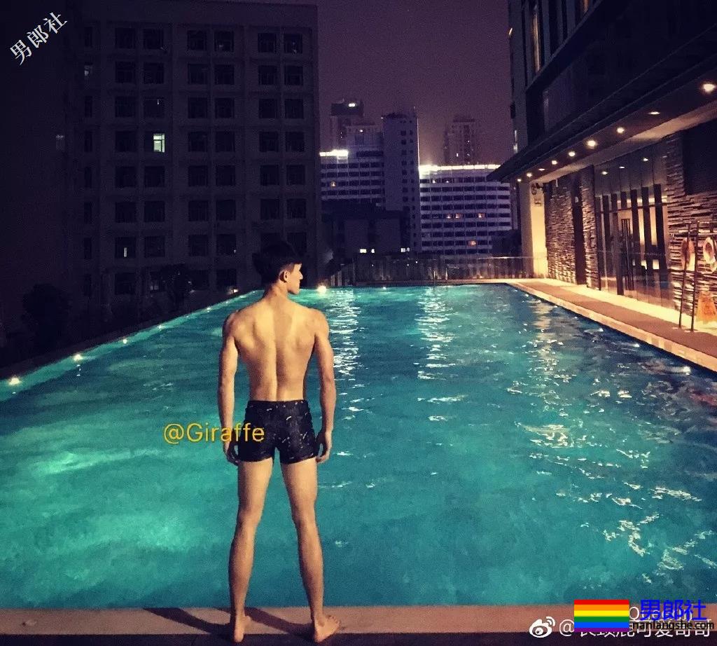 登湖南卫视穿紧身服落水的广州体育生，请收下我的可以！ - 51虹马