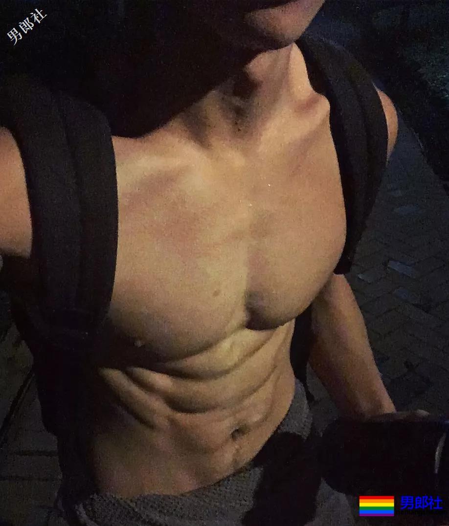 登湖南卫视穿紧身服落水的广州体育生，请收下我的可以！ - 51虹马