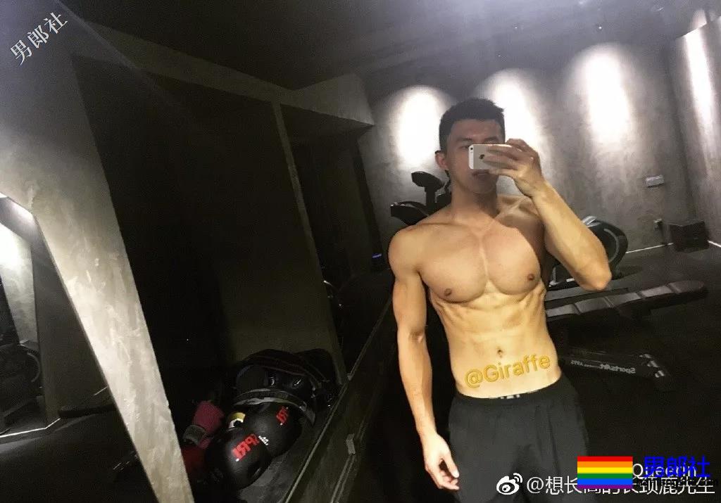 登湖南卫视穿紧身服落水的广州体育生，请收下我的可以！ - 51虹马