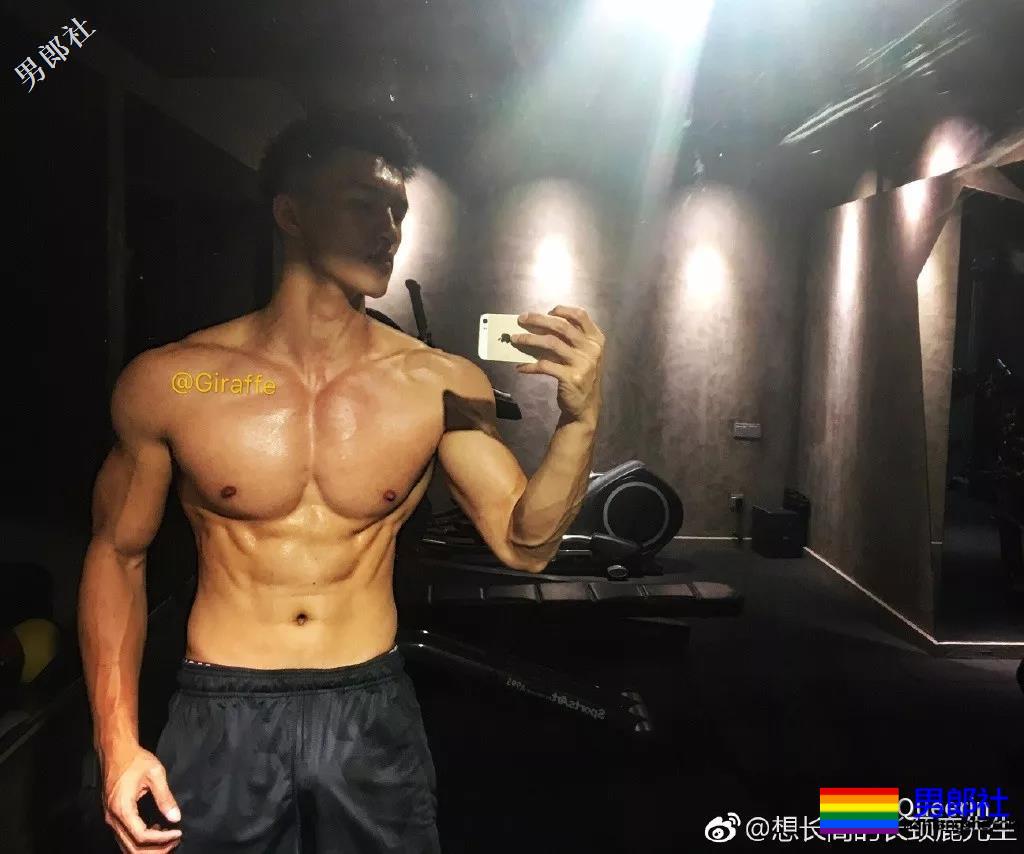 登湖南卫视穿紧身服落水的广州体育生，请收下我的可以！ - 51虹马