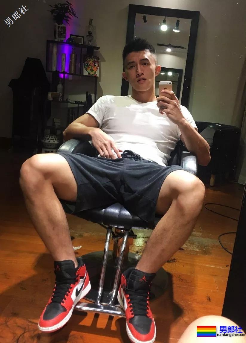 登湖南卫视穿紧身服落水的广州体育生，请收下我的可以！ - 51虹马