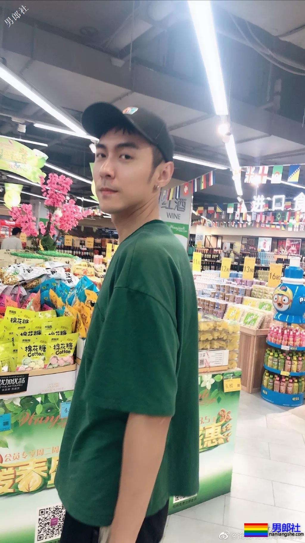 登湖南卫视穿紧身服落水的广州体育生，请收下我的可以！ - 51虹马