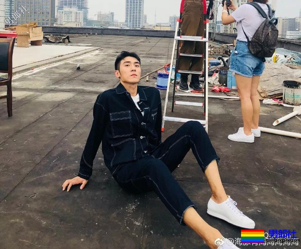 登湖南卫视穿紧身服落水的广州体育生，请收下我的可以！ - 51虹马