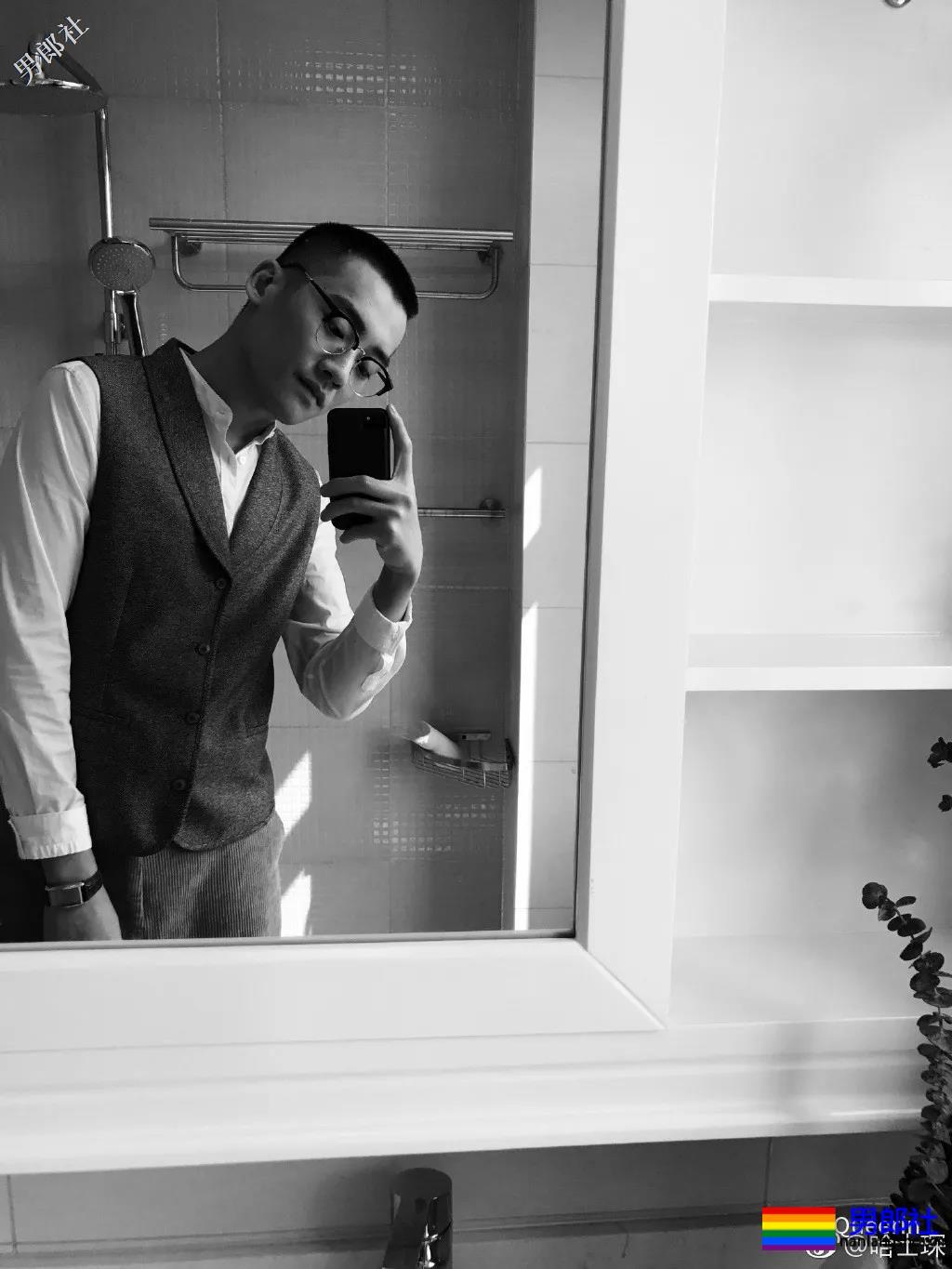 登湖南卫视穿紧身服落水的广州体育生，请收下我的可以！ - 51虹马