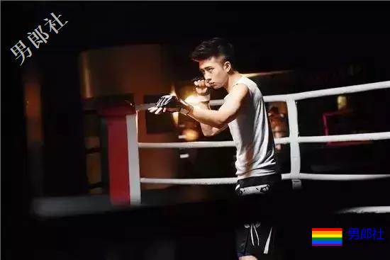 可甜可刚小奶狗变身痞帅拳击手，超燃筋肉身材简直A爆了！ - 51虹马