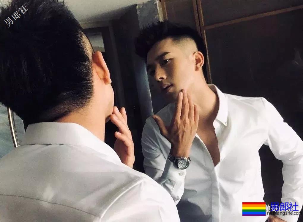 可甜可刚小奶狗变身痞帅拳击手，超燃筋肉身材简直A爆了！ - 51虹马