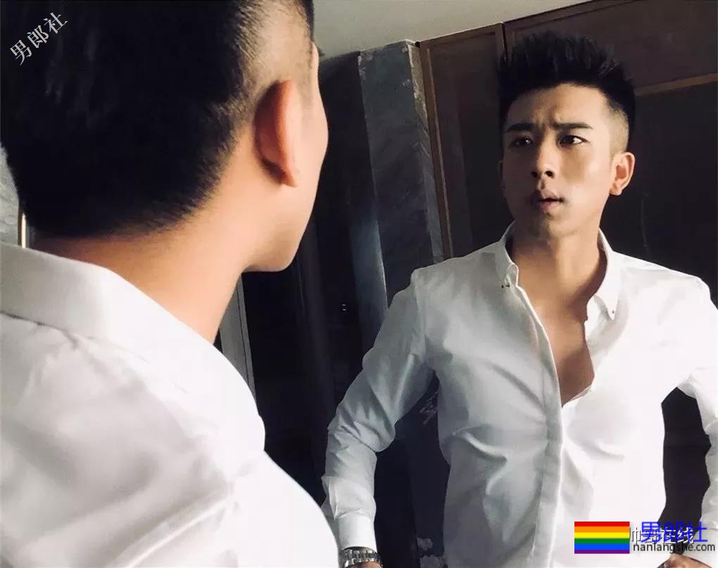 可甜可刚小奶狗变身痞帅拳击手，超燃筋肉身材简直A爆了！ - 51虹马