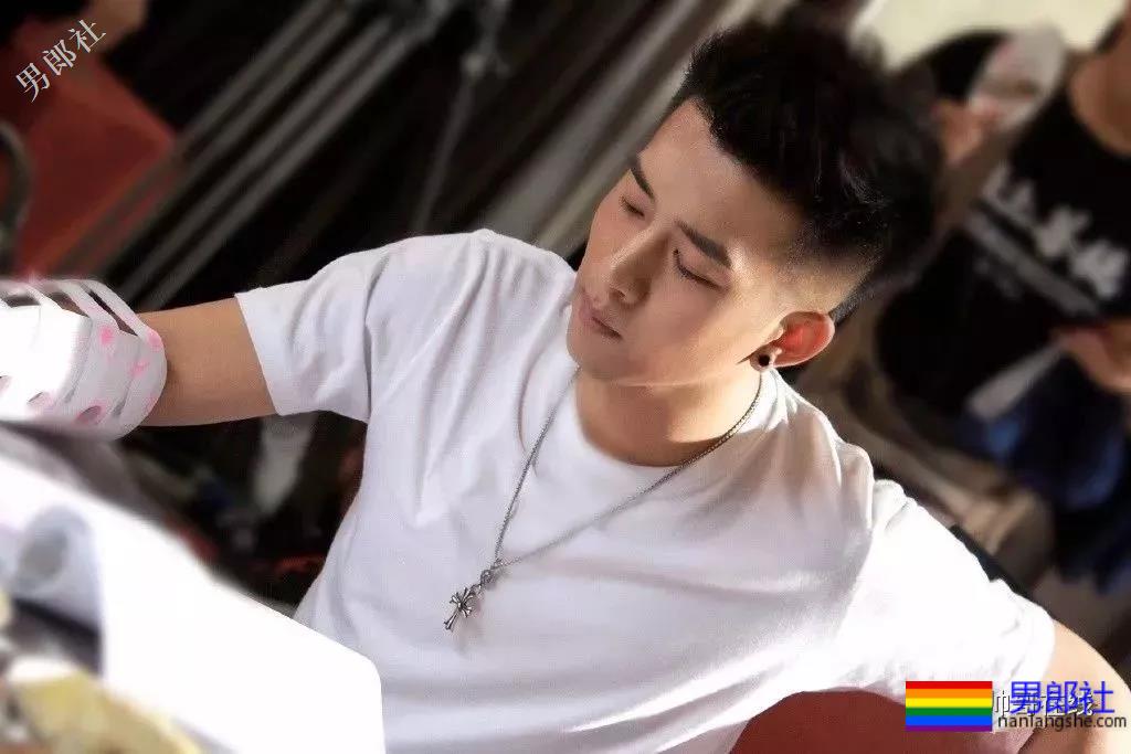 可甜可刚小奶狗变身痞帅拳击手，超燃筋肉身材简直A爆了！ - 51虹马