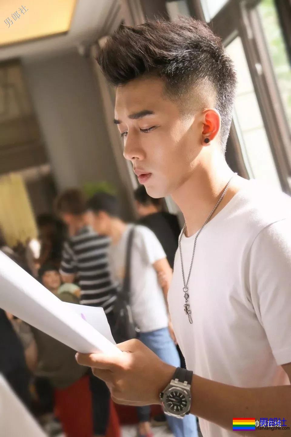 可甜可刚小奶狗变身痞帅拳击手，超燃筋肉身材简直A爆了！ - 51虹马