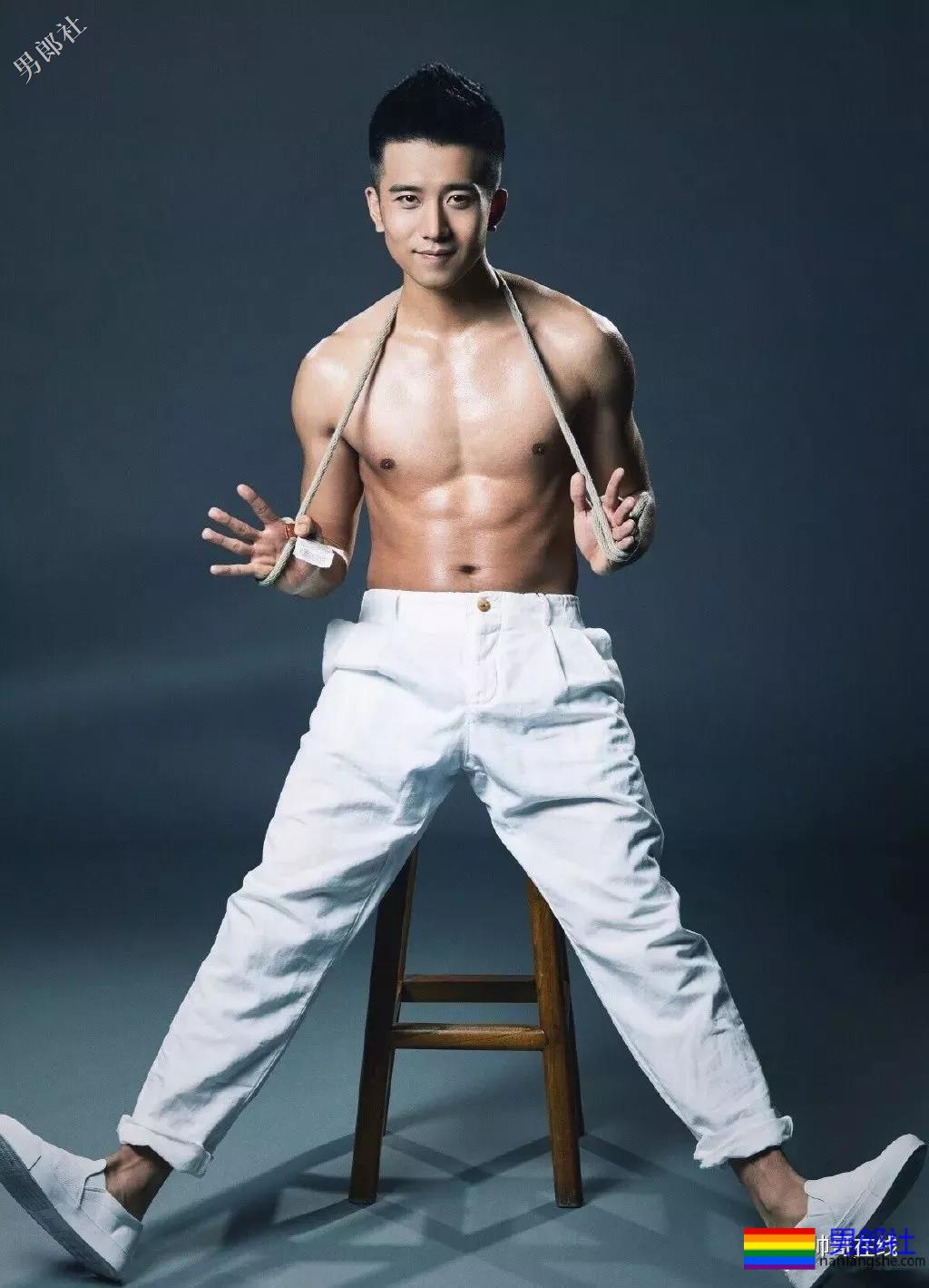 可甜可刚小奶狗变身痞帅拳击手，超燃筋肉身材简直A爆了！ - 51虹马