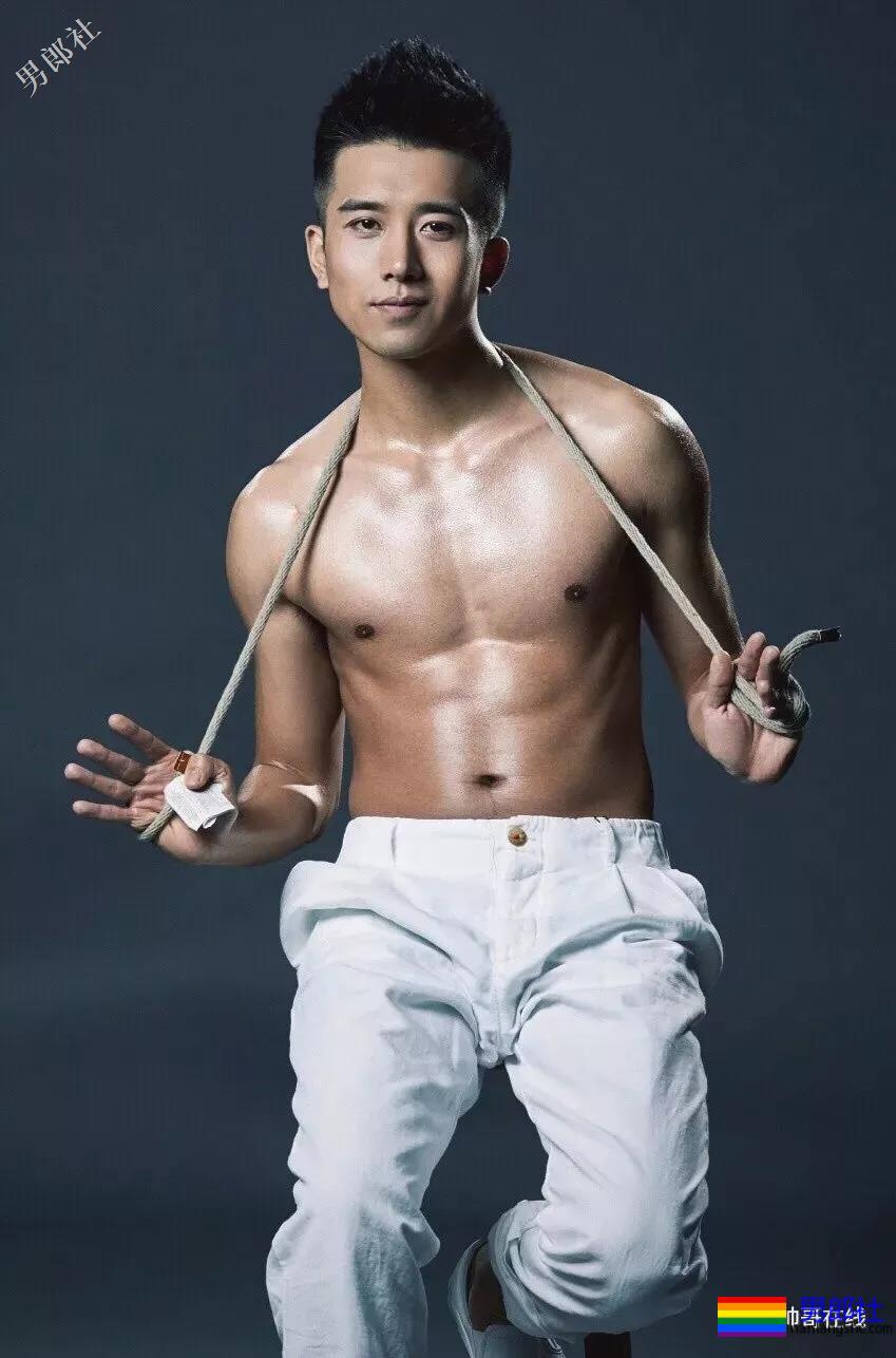 可甜可刚小奶狗变身痞帅拳击手，超燃筋肉身材简直A爆了！ - 51虹马