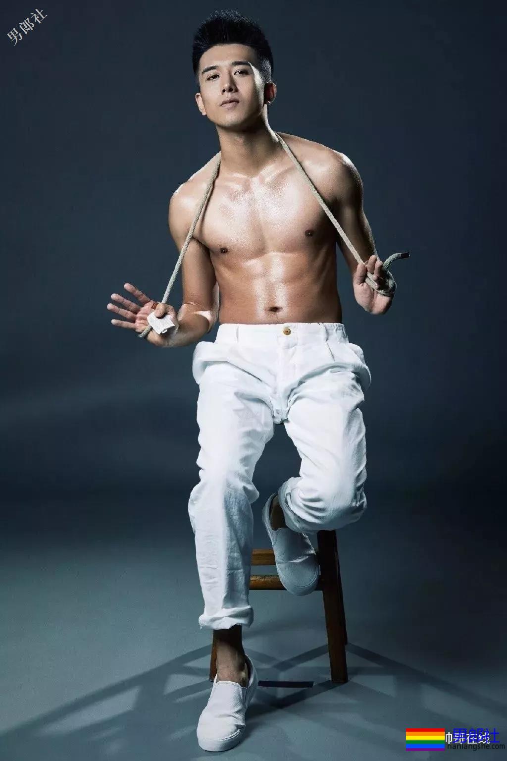 可甜可刚小奶狗变身痞帅拳击手，超燃筋肉身材简直A爆了！ - 51虹马