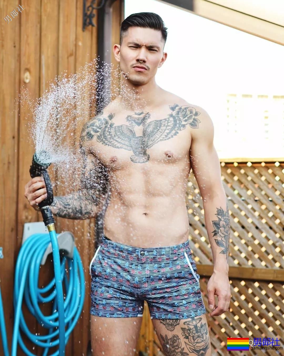 三国混血内裤男模，硬照亮点也太突出了吧？ - 51虹马