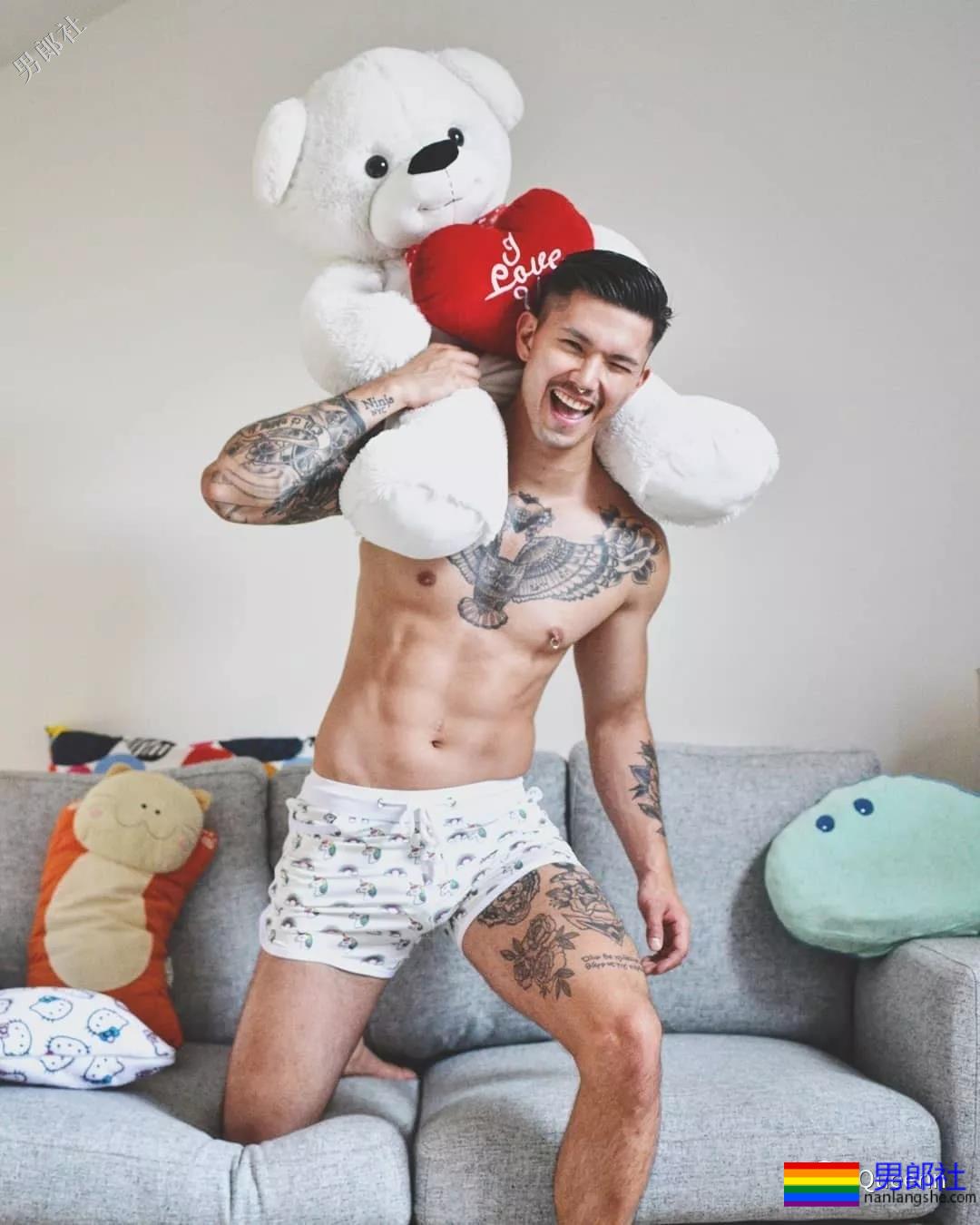 三国混血内裤男模，硬照亮点也太突出了吧？ - 51虹马