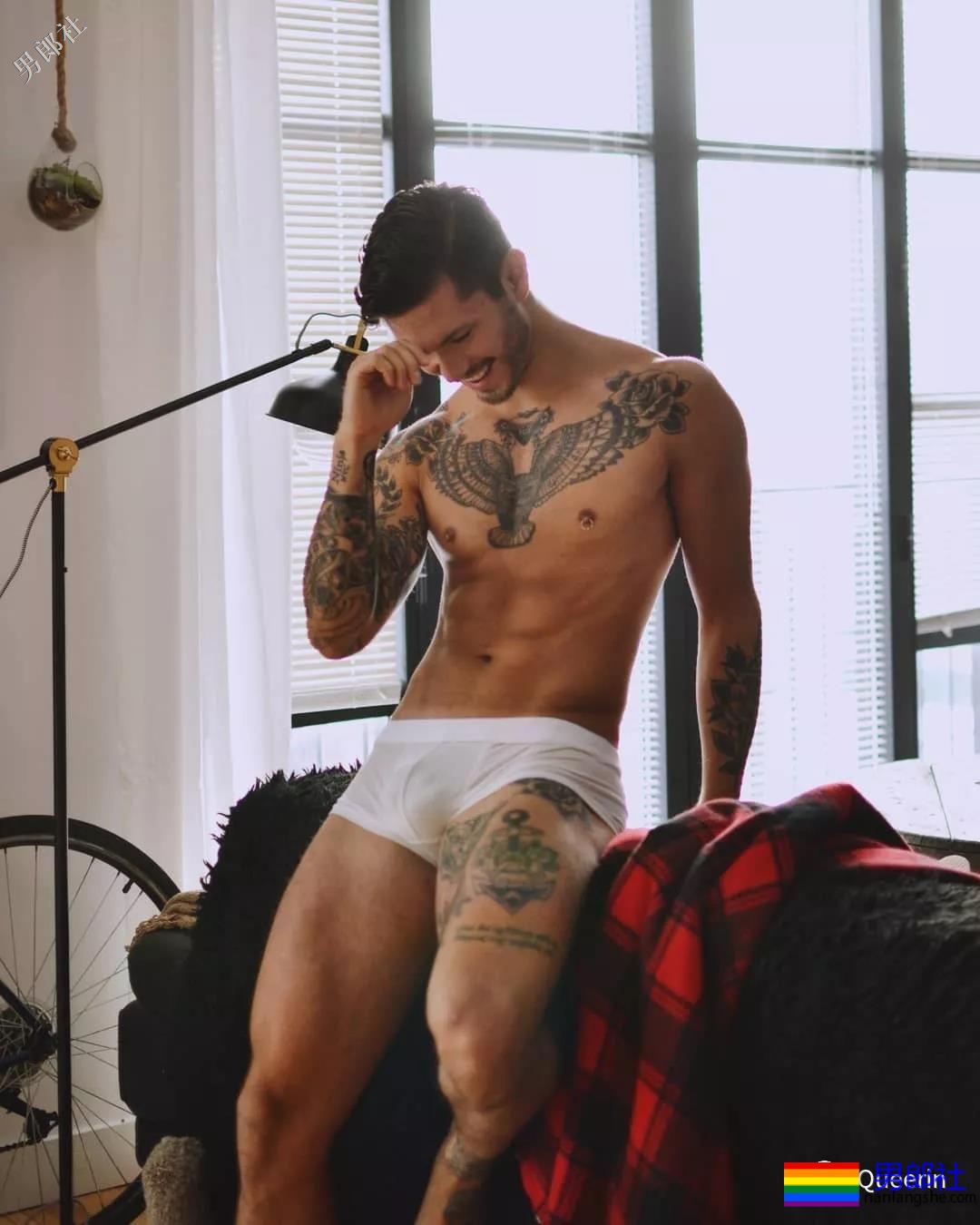 三国混血内裤男模,硬照亮点也太突出了吧? - 51虹马 三国混血内裤男模,硬照亮点也太突出了吧? - 51虹马