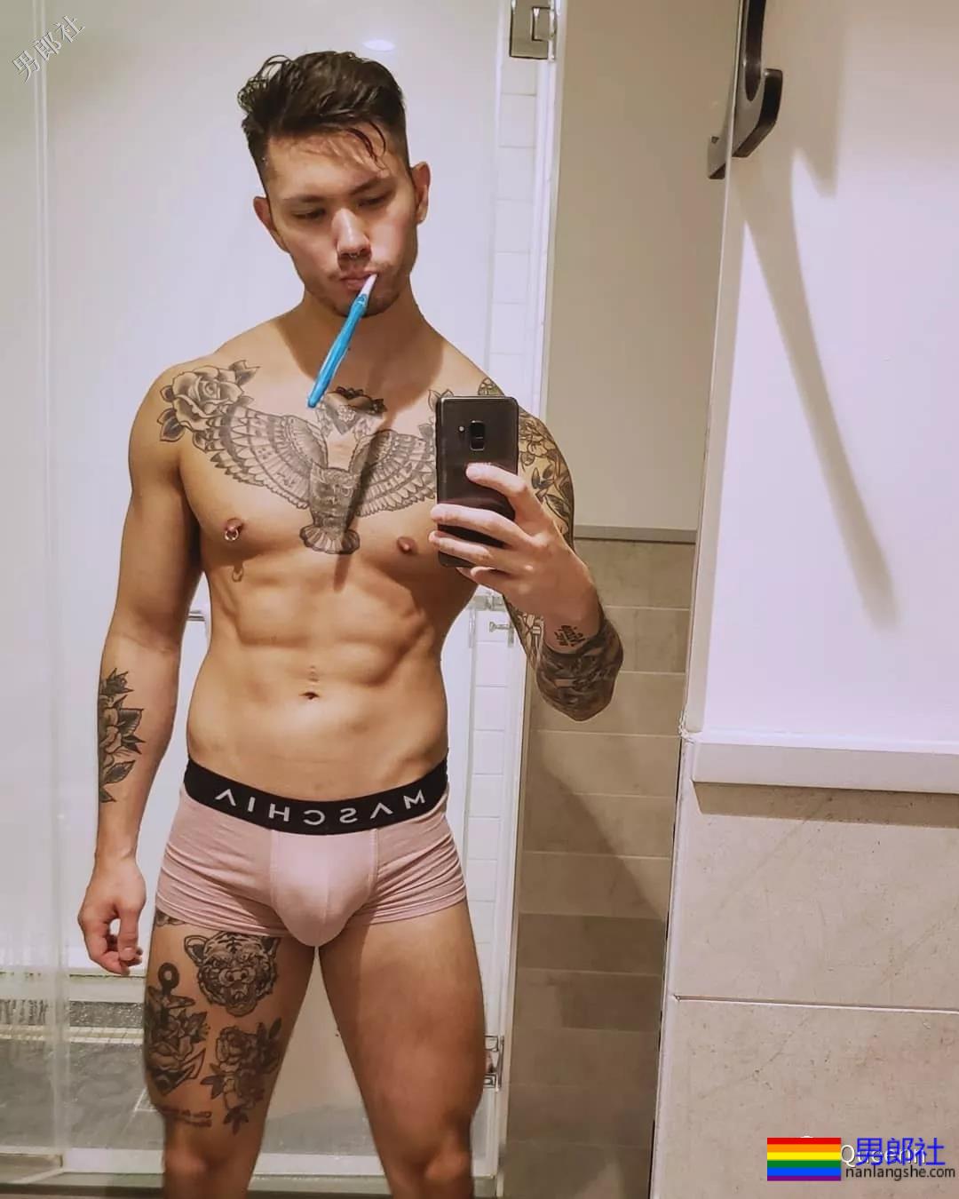 三国混血内裤男模，硬照亮点也太突出了吧？ - 51虹马