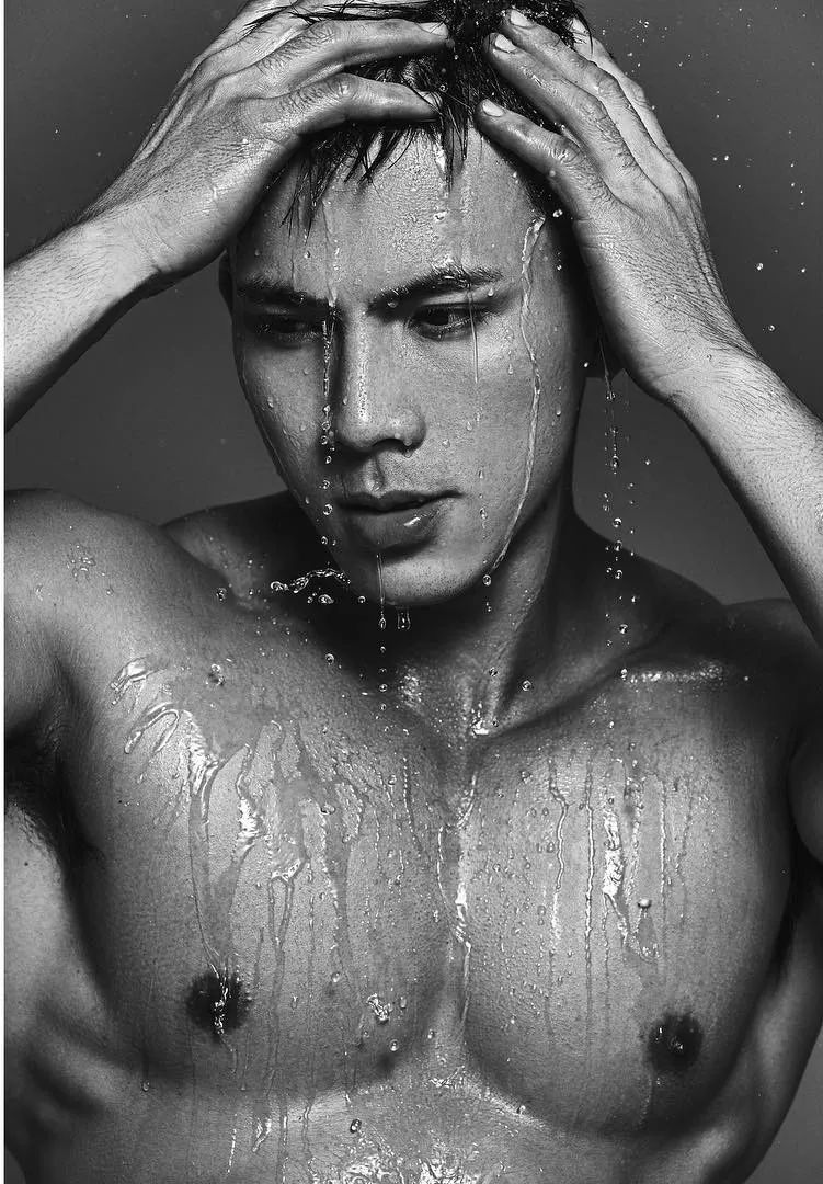 筋肉男拍摄大片！每个都很戏！ - 51虹马