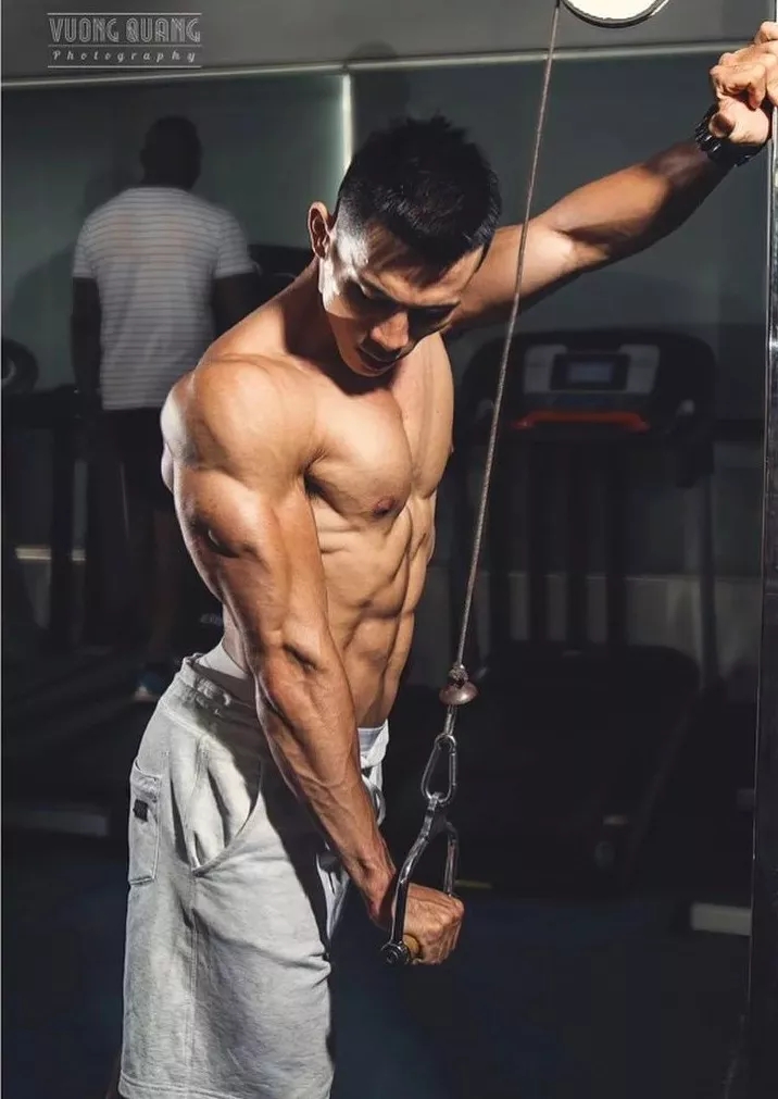 筋肉男拍摄大片！每个都很戏！ - 51虹马