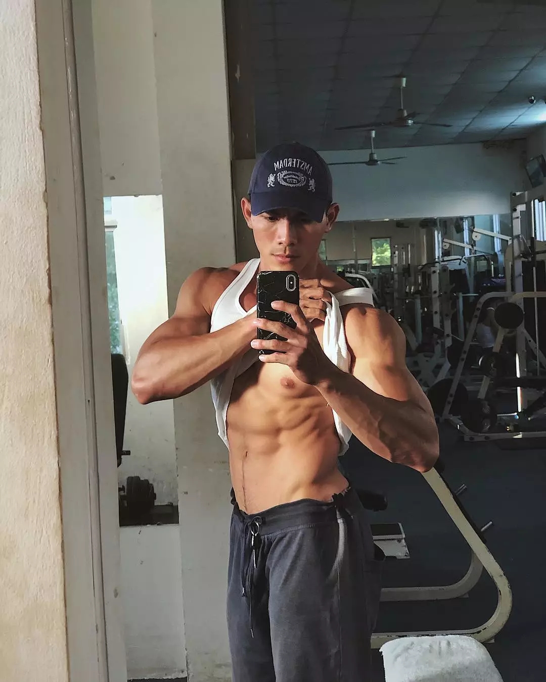 筋肉男拍摄大片！每个都很戏！ - 51虹马