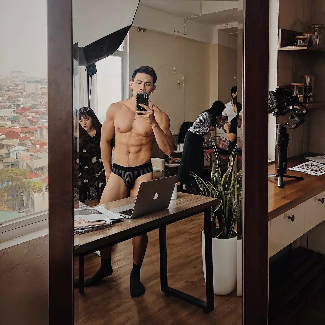 筋肉男拍摄大片！每个都很戏！ - 51虹马