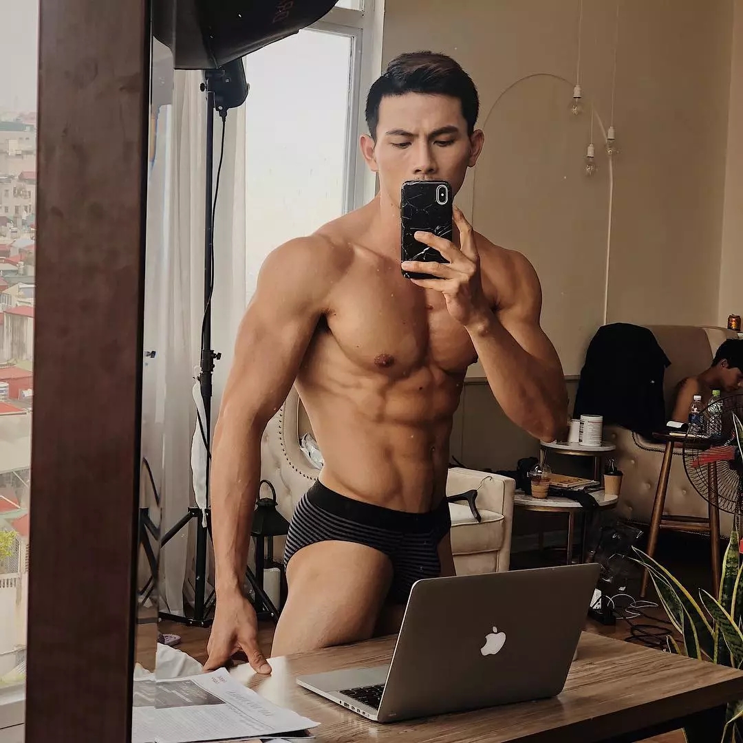 筋肉男拍摄大片！每个都很戏！ - 51虹马