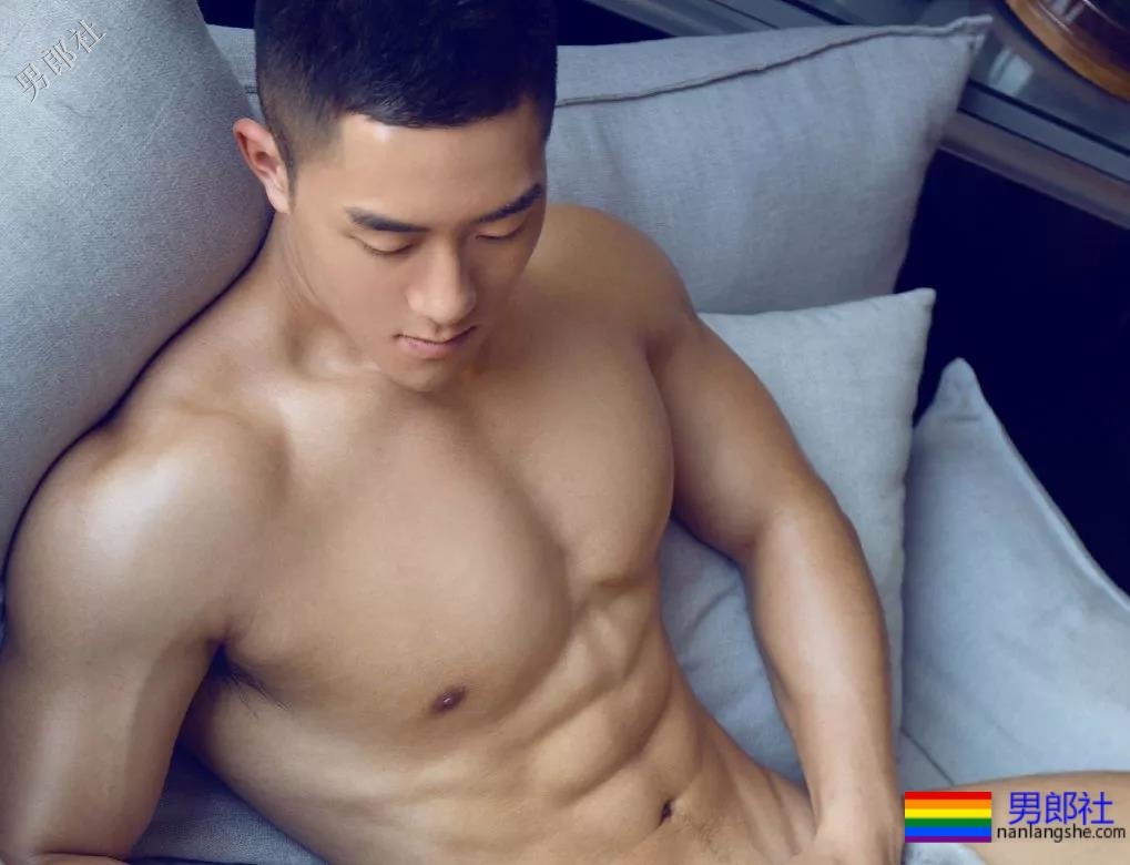 废墟里的肌肉男，带回家会是什么样的？ - 51虹马