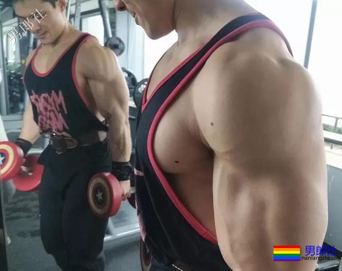 这些肌肉男因为撸的次数太频繁，一双手都变样了！ - 51虹马