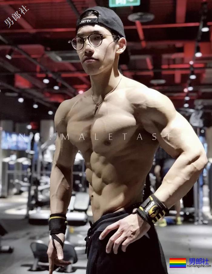 这些肌肉男因为撸的次数太频繁，一双手都变样了！ - 51虹马