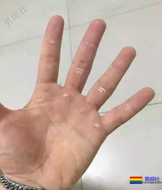 这些肌肉男因为撸的次数太频繁，一双手都变样了！ - 51虹马