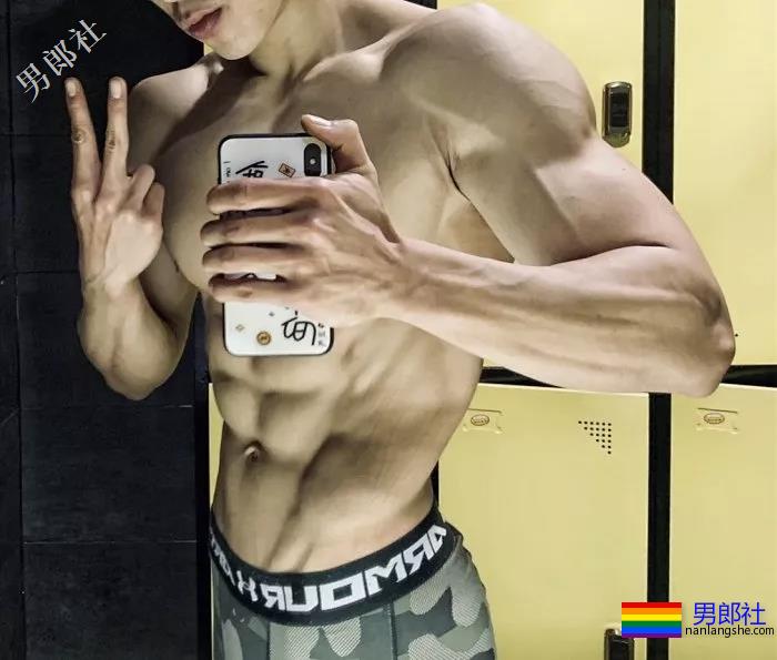 这些肌肉男因为撸的次数太频繁，一双手都变样了！ - 51虹马