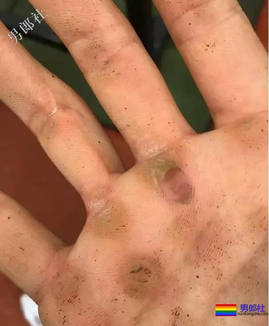 这些肌肉男因为撸的次数太频繁，一双手都变样了！ - 51虹马