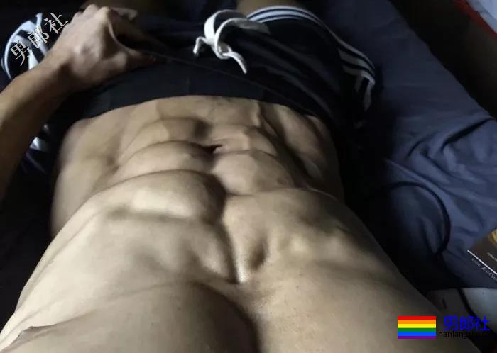 这些肌肉男因为撸的次数太频繁，一双手都变样了！ - 51虹马