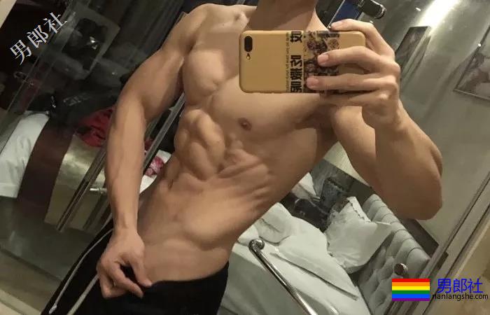 这些肌肉男因为撸的次数太频繁，一双手都变样了！ - 51虹马