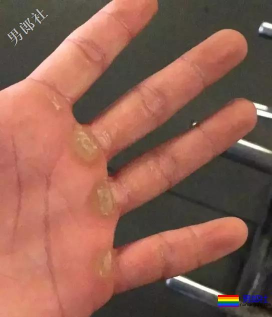 这些肌肉男因为撸的次数太频繁，一双手都变样了！ - 51虹马