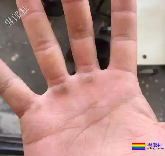 这些肌肉男因为撸的次数太频繁，一双手都变样了！ - 51虹马