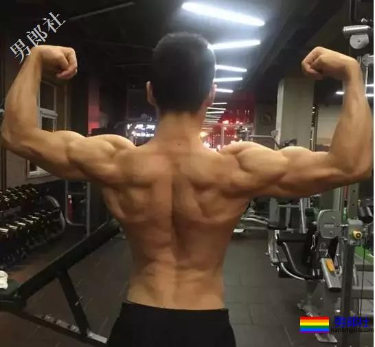 这些肌肉男因为撸的次数太频繁，一双手都变样了！ - 51虹马