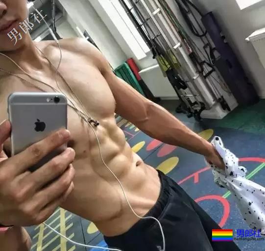 这些肌肉男因为撸的次数太频繁，一双手都变样了！ - 51虹马