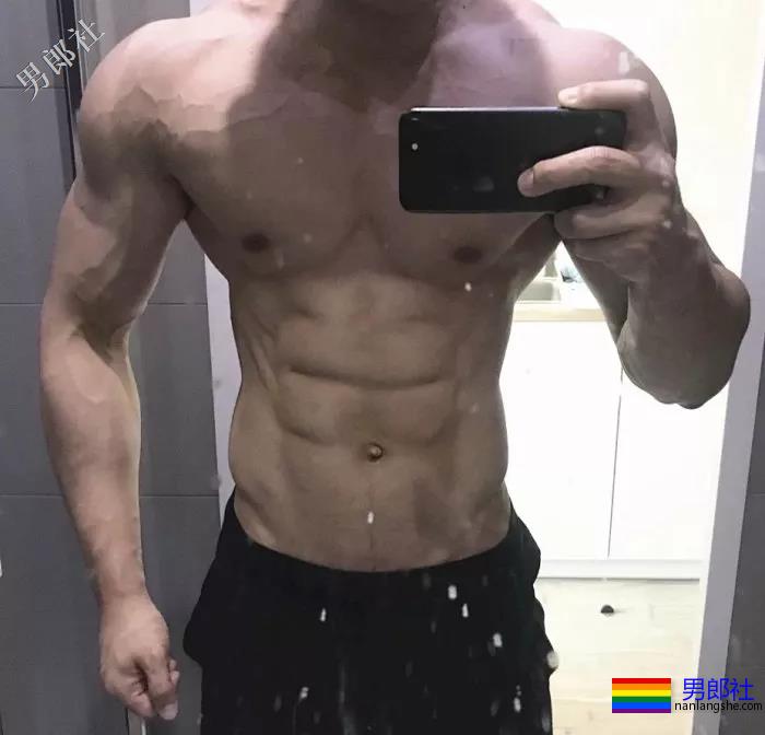 这些肌肉男因为撸的次数太频繁，一双手都变样了！ - 51虹马