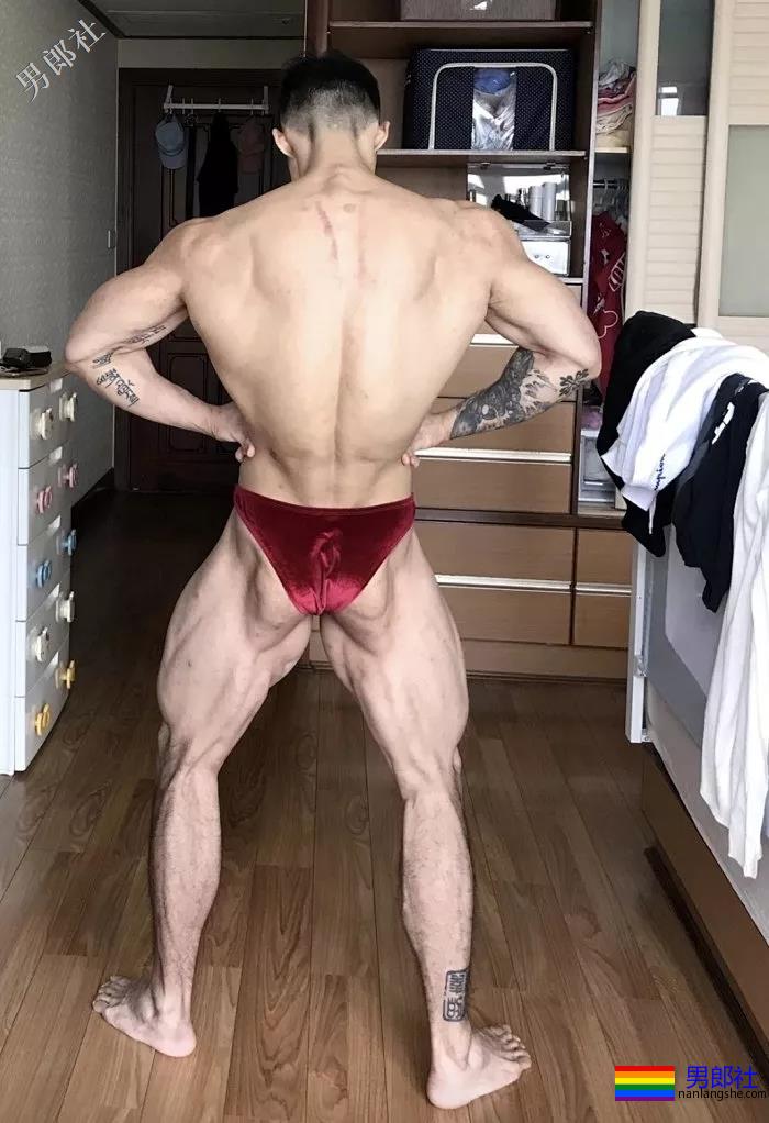 这些肌肉男因为撸的次数太频繁，一双手都变样了！ - 51虹马