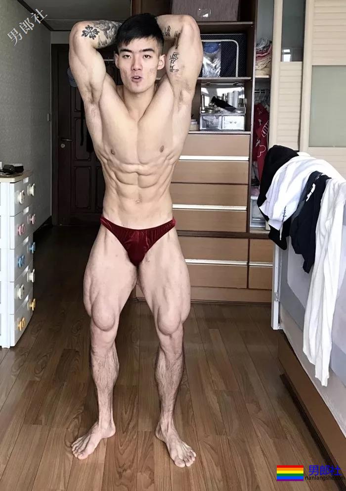 这些肌肉男因为撸的次数太频繁，一双手都变样了！ - 51虹马