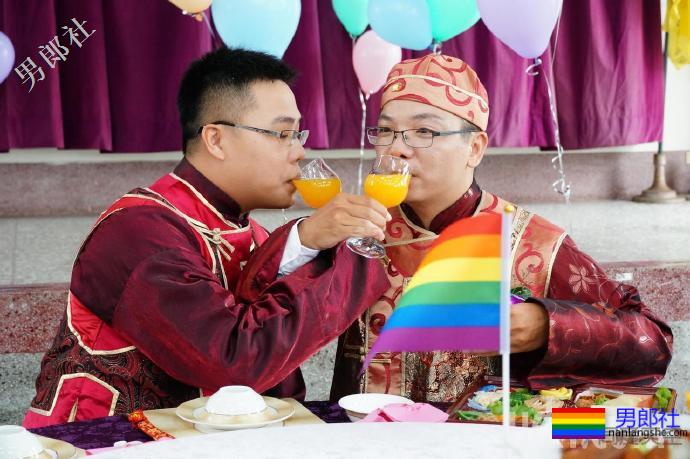 高雄夫夫办囍宴，双方母亲到场祝福-51虹马