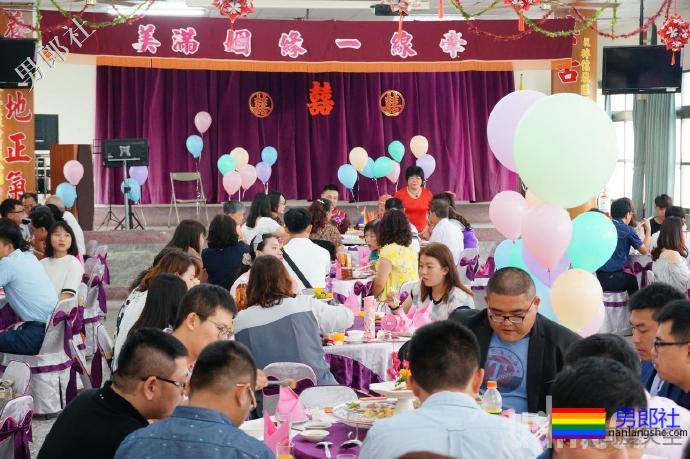 高雄夫夫办囍宴，双方母亲到场祝福 - 51虹马