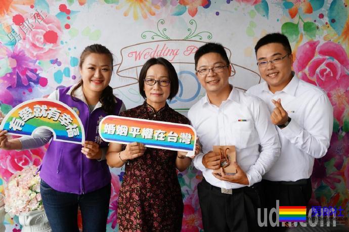 高雄夫夫办囍宴，双方母亲到场祝福 - 51虹马