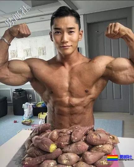 肌肉男直播吃健身餐,网友们却直呼前程看肉! - 51虹马 肌肉男直播吃健身餐,网友们却直呼前程看肉! - 51虹马